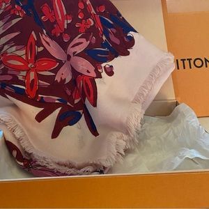 Louis Vuitton Scarves, Wrap